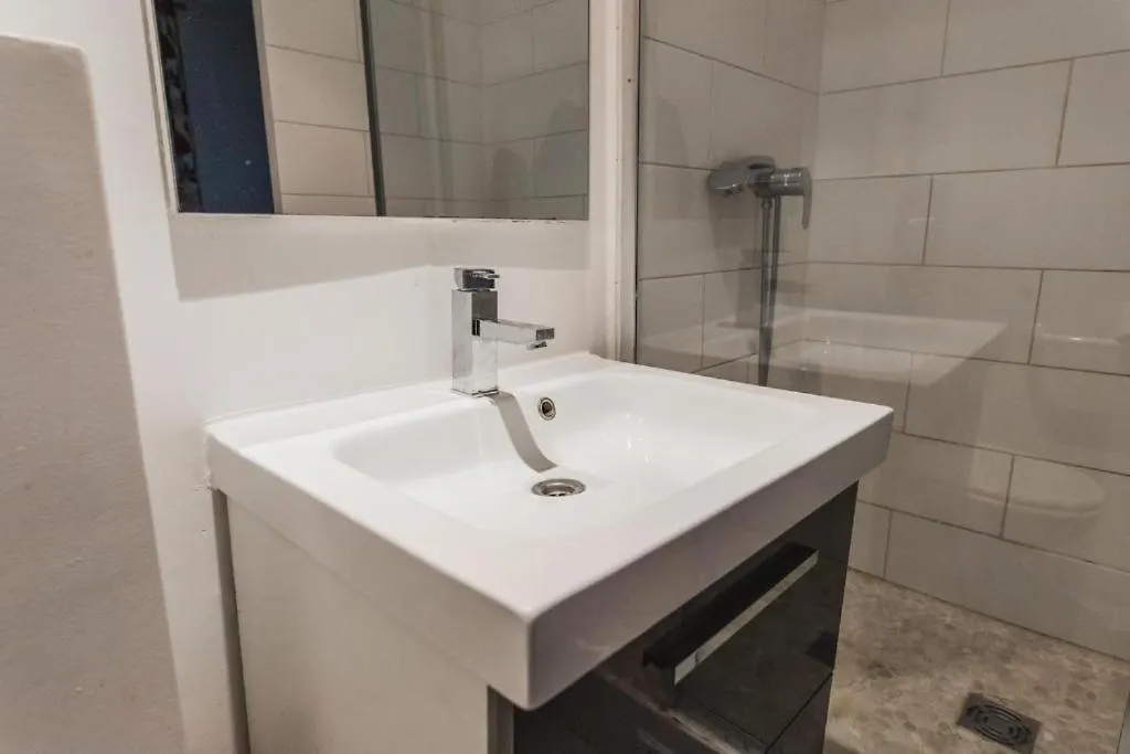 פריז Kiez Hostel 0*,